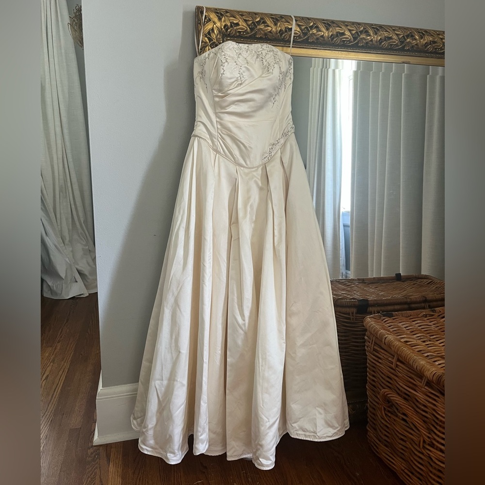 Birnbaum & Bullock 100% Silk Wedding Dress Embroidered Leaves Bodice, Full Skirt